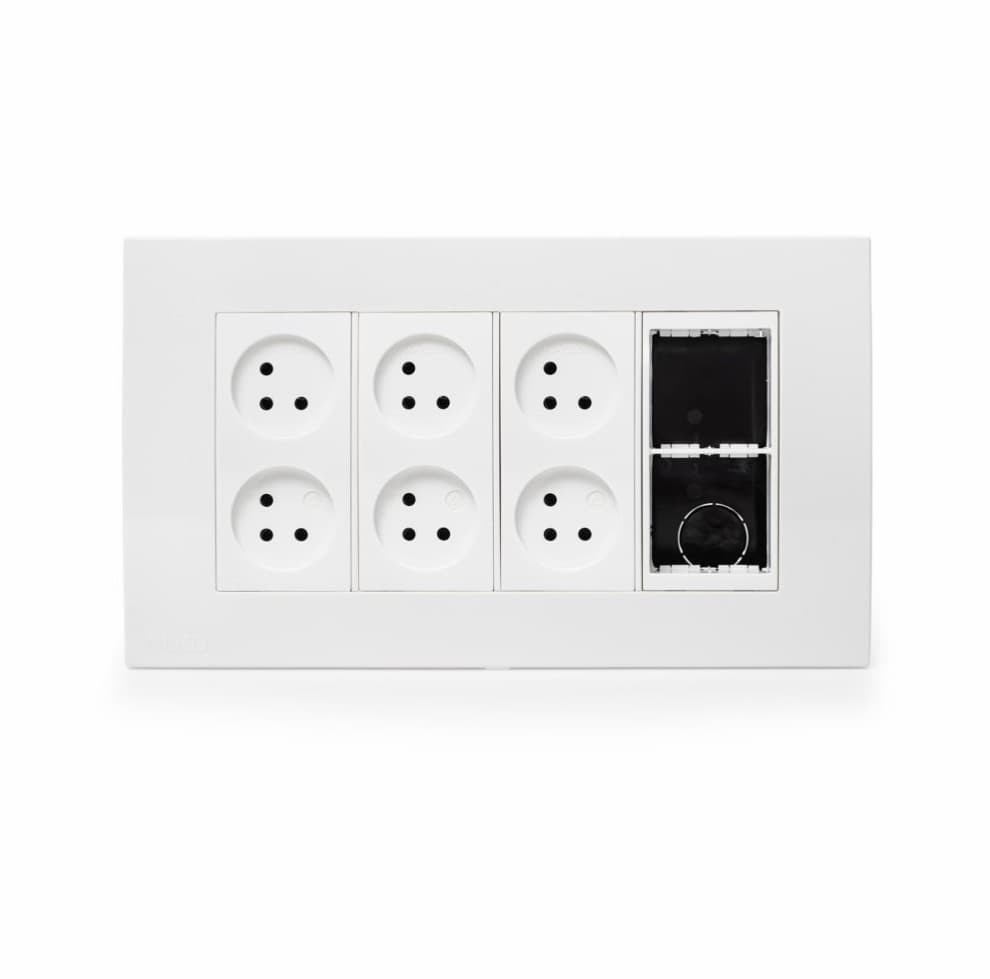 עמדת HOME & OFFICE תחת הטיח, 8 מודולים, 6 שקעים ומתאם גוביס