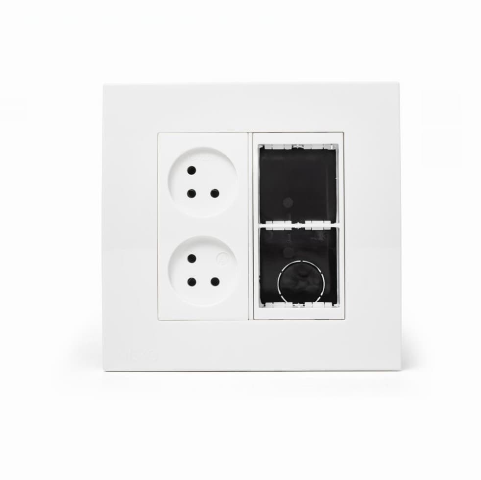 עמדת HOME & OFFICE תחת הטיח, 4 מודולים, 2 שקעים ומתאם גוביס